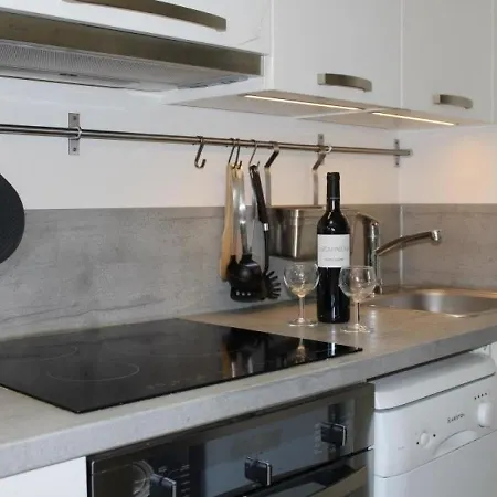 Maison Avec Terrasse, Piscine, Clim Et Parking - - Fr-1-229-779 *