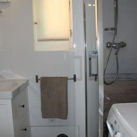 Maison Avec Terrasse, Piscine, Clim Et Parking - - Fr-1-229-779 *