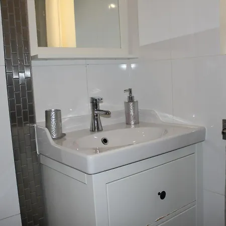 Maison Avec Terrasse, Piscine, Clim Et Parking - - Fr-1-229-779